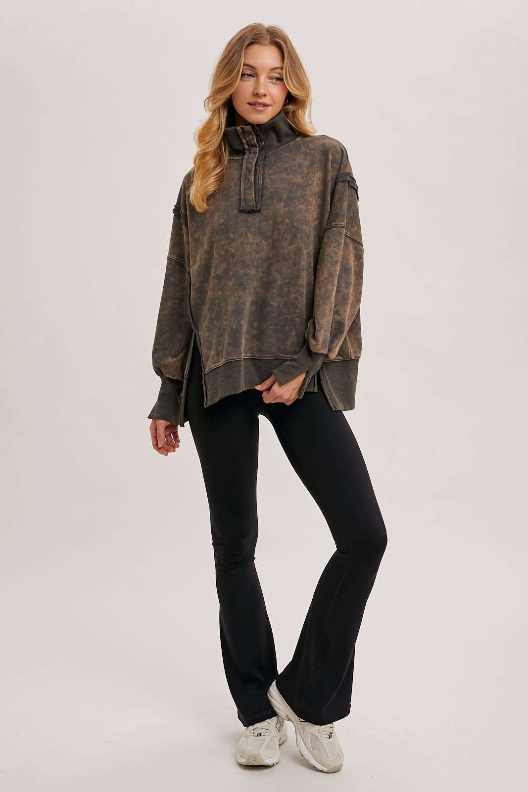 WASHED SIDE SLIT HENLEY SWEATSHIRT