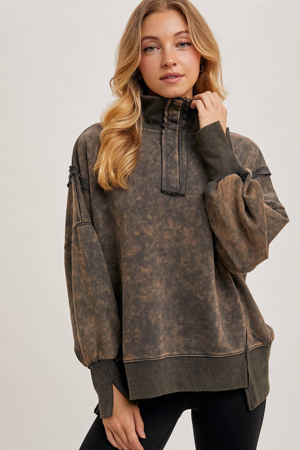 WASHED SIDE SLIT HENLEY SWEATSHIRT