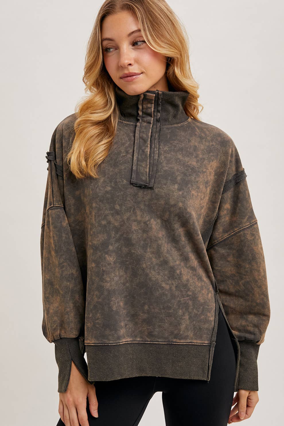 WASHED SIDE SLIT HENLEY SWEATSHIRT